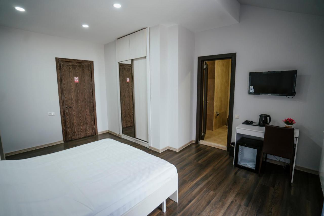 West Apart Hotel Batumi Exterior foto